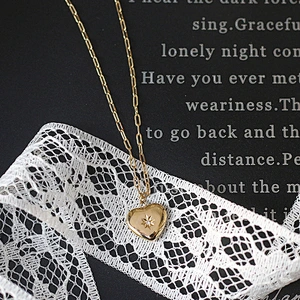 Eight Awn Star Carving Women Cute Heart Zirconia Necklace