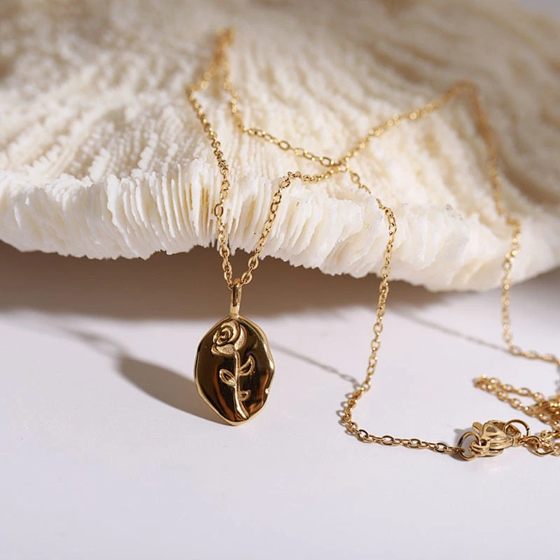 18K Gold Basic Engrave Rose Flower Pendant Necklace