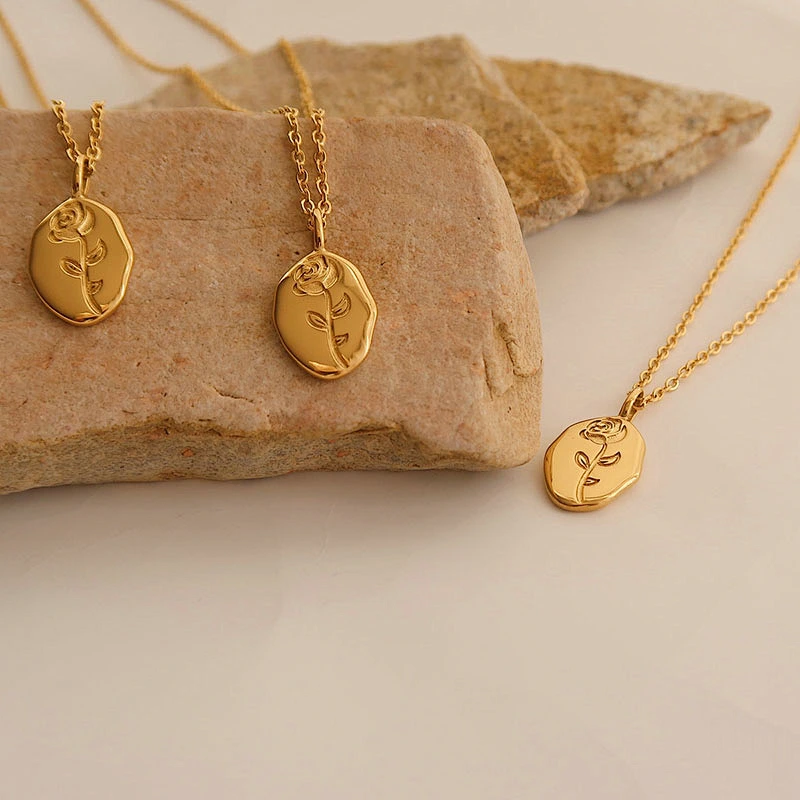 18K Gold Basic Engrave Rose Flower Pendant Necklace