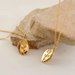 18K Gold Basic Engrave Rose Flower Pendant Necklace