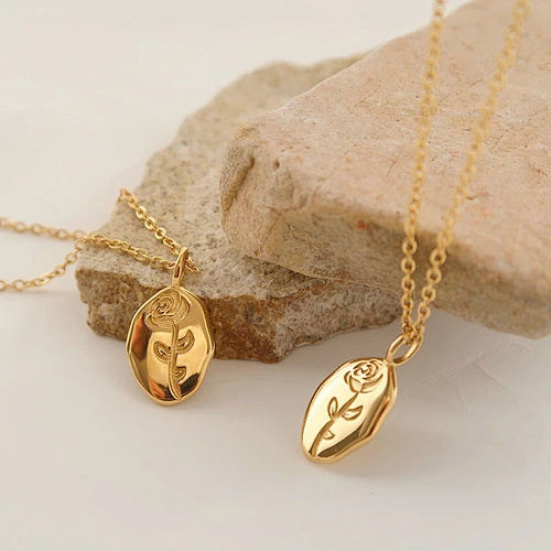 18K Gold Basic Engrave Rose Flower Pendant Necklace