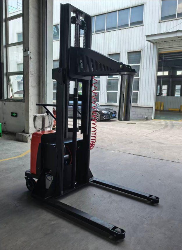 SINOLIFT semi-electric rotating clamp truck — view 2