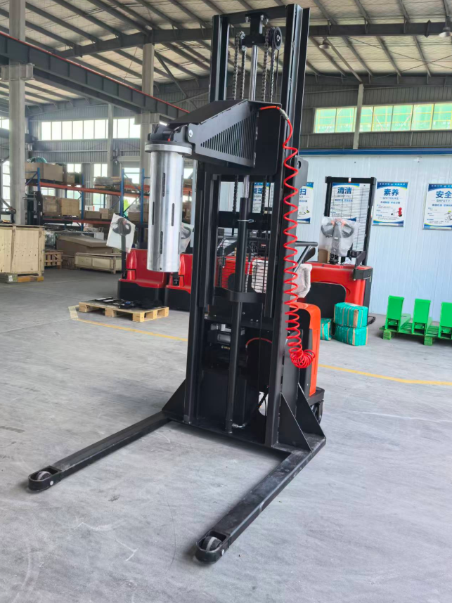 SINOLIFT semi-electric rotating clamp truck — view 1