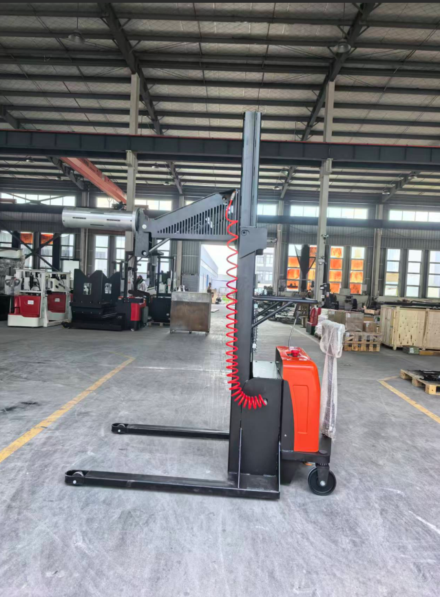 SINOLIFT semi-electric rotating clamp truck — view 3