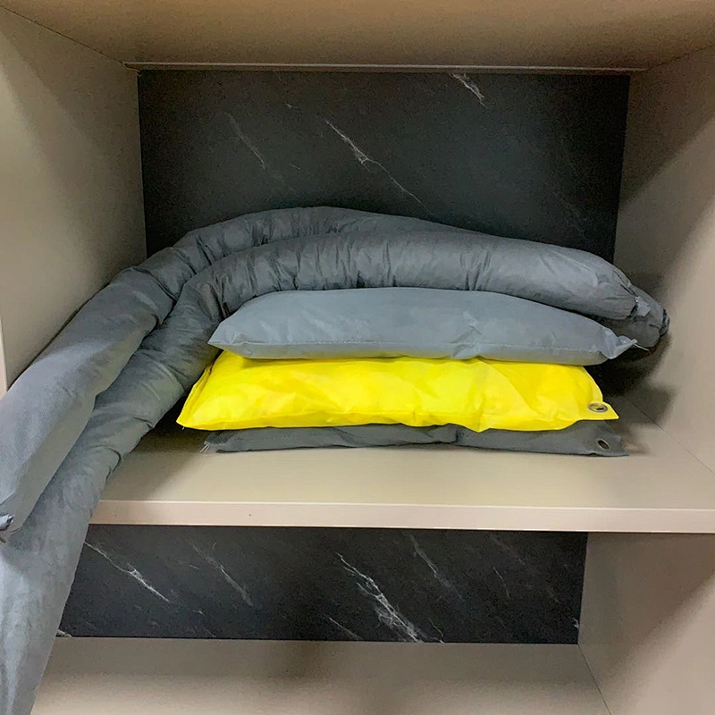 Universal absorbent socks