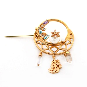 Fashion jewelry gold plated charms brooch in brass