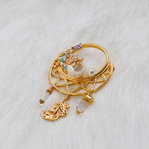 Fashion jewelry gold plated charms brooch in brass