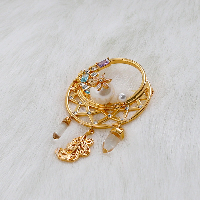 Fashion jewelry gold plated charms brooch in brass