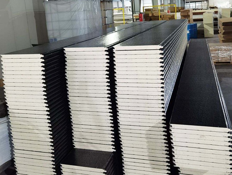 Inspección de fabricación de paneles de acero lisos