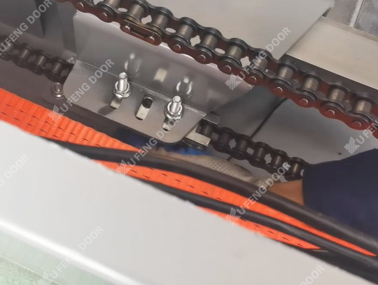 Protocolos de lubricación para puertas en espiral aplicación de grasa sintética en cadenas y soportes