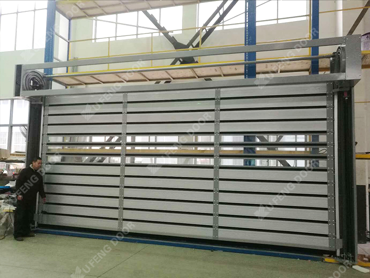 Puertas rápidas para cadena de frío y salas limpias con cortina de luz infrarroja de seguridad