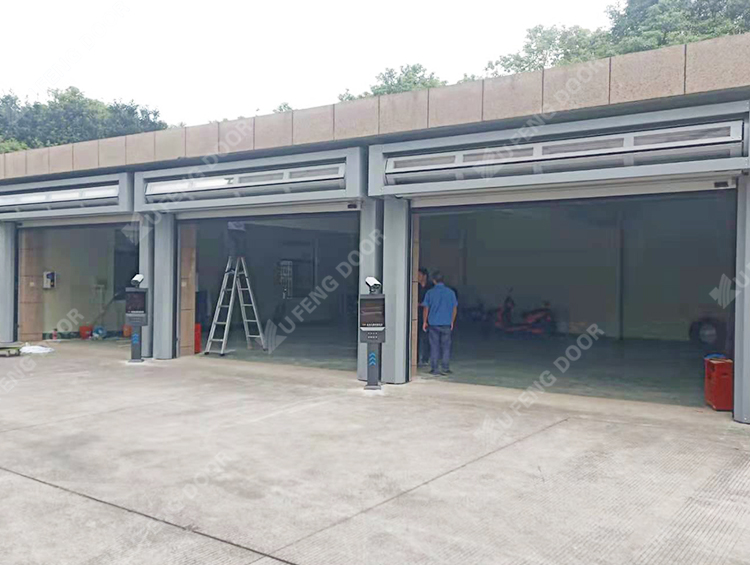 Instalación de puertas rápidas de turbina de aluminio de alta resistencia de Xufeng Door