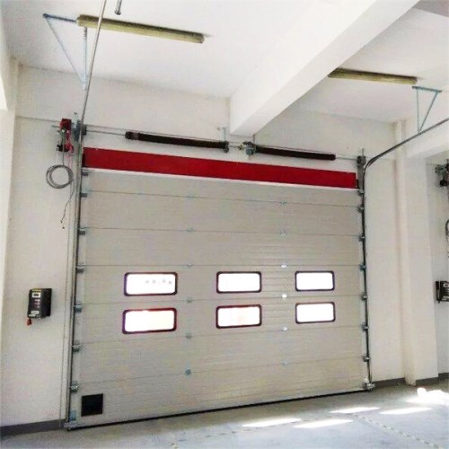 puertas industriales aisladas