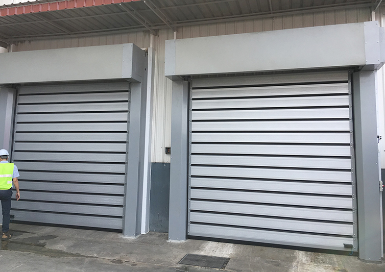 puerta rápida de aluminio