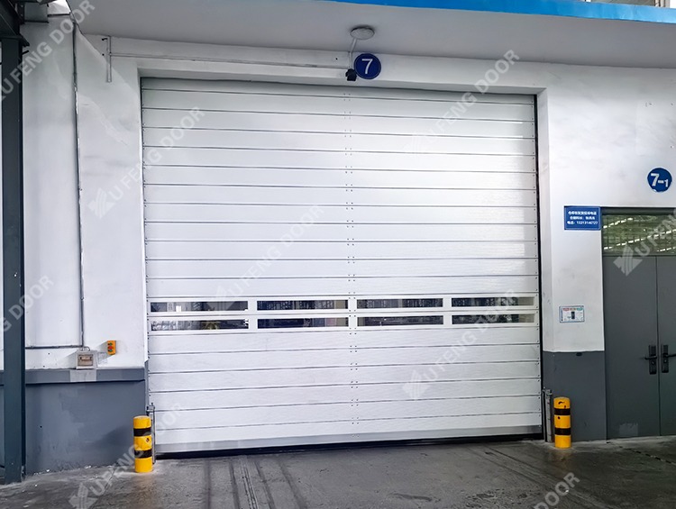 Instalación de puertas rápidas de aluminio de alta durabilidad de Xufeng Door