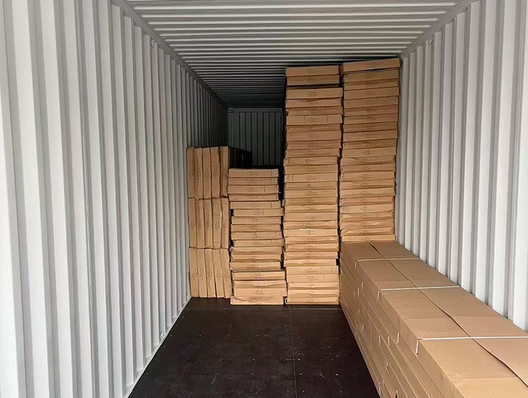Seguridad en transbordos ferroviarios y marítimos a Rusia con madera certificada IPPC NIMF-15 y protección antihumedad