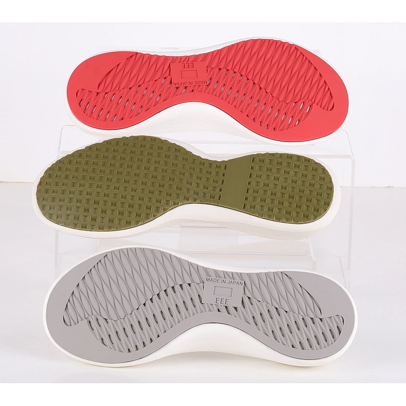 Sports shoe sole