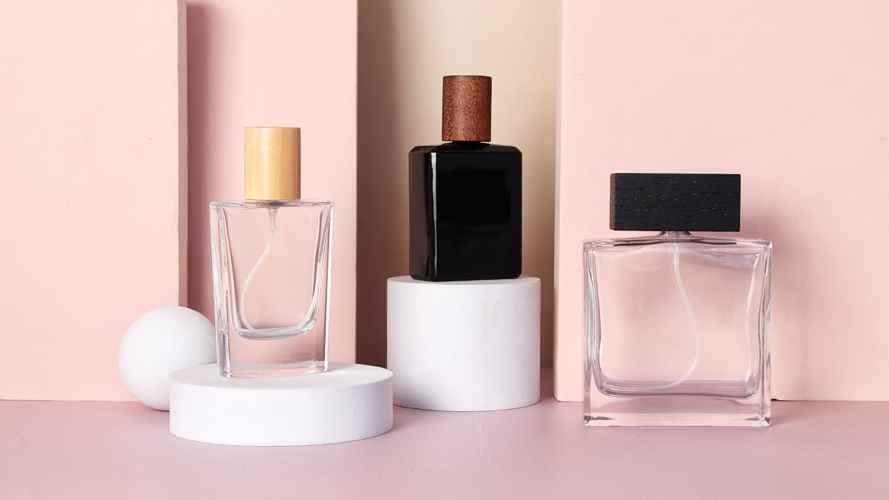 Perfome bottles with wooden lid