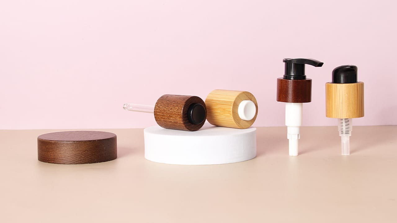Accessories for cosmetic bottles