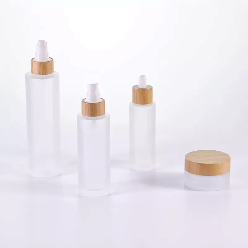 Cosmetic packaging 30ml 50ml 60ml 100ml 120ml 1oz 2oz 4oz flat shoulder clear frosted glass lotion bottle with bamboo pump cap