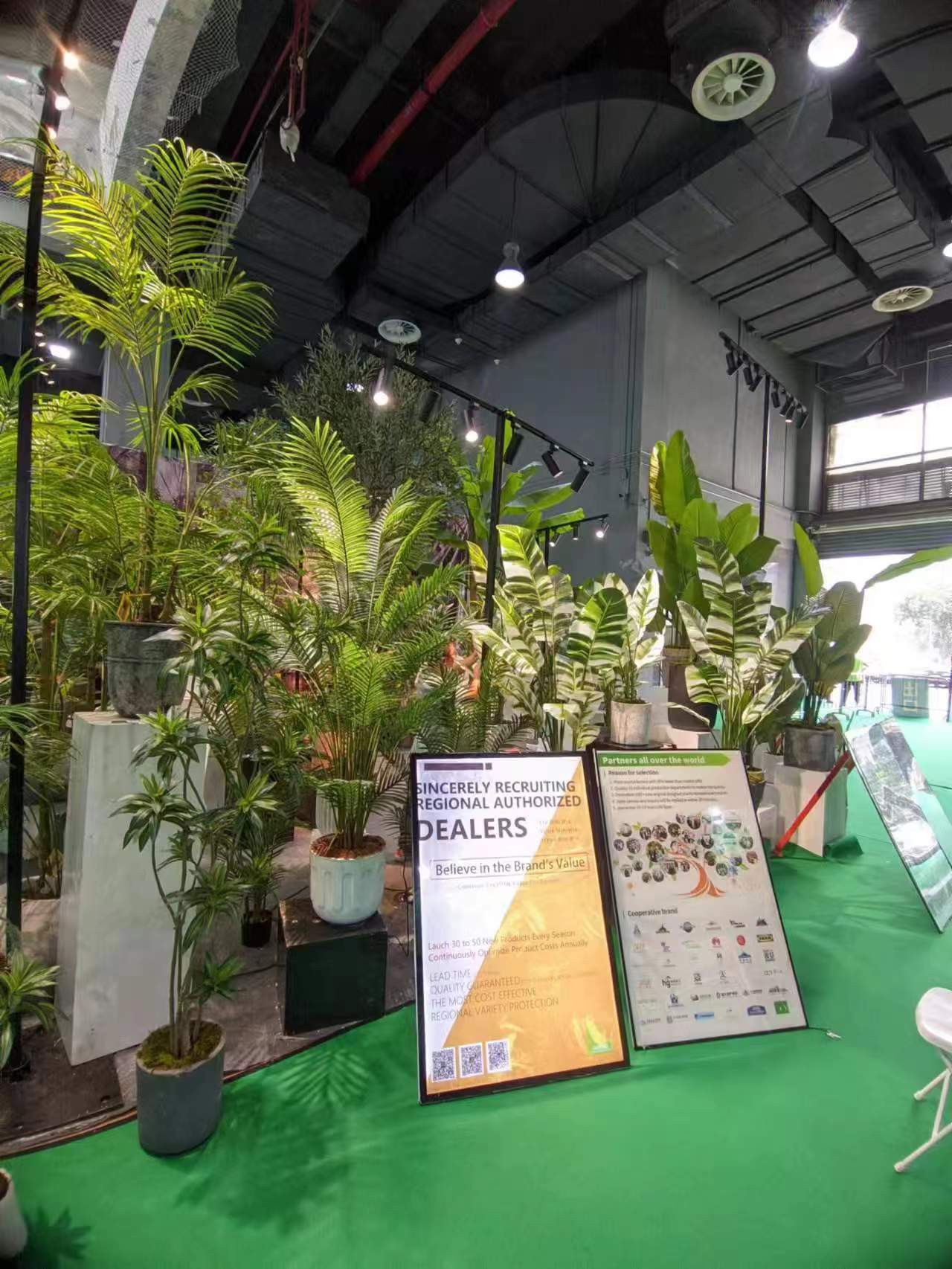 Artificial areca palm, fake traveller's palm, simulated banan tree,