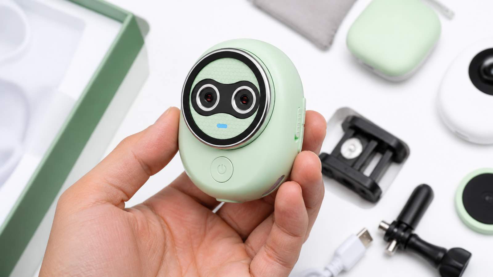 S86 dual-lens thumb camera sample evaluation for sports, travel and creator-gear channels