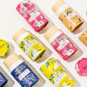 Customized Private Label Moisturizing Natural biodegradable Deodorant 0.3oz 7g Push Up  Lip  Balm Paper Tube