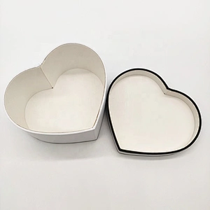 Luxury Red Velvet Paper Flower Packaging Box Wholesale Custom Recycle Heart Shape Cardboard Wedding Box Gift Packaging Accept