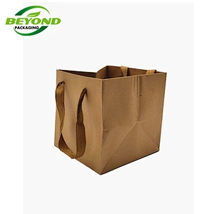 Christmas Packaging Shopping Paper Gift Bags With Customized Printing Gift Packing Bags With Handle Biodegradable Material