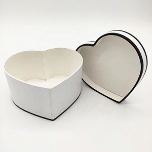 Luxury Red Velvet Paper Flower Packaging Box Wholesale Custom Recycle Heart Shape Cardboard Wedding Box Gift Packaging Accept