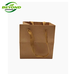 Christmas Packaging Shopping Paper Gift Bags With Customized Printing Gift Packing Bags With Handle Biodegradable Material