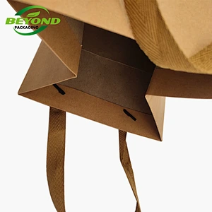 Christmas Packaging Shopping Paper Gift Bags With Customized Printing Gift Packing Bags With Handle Biodegradable Material