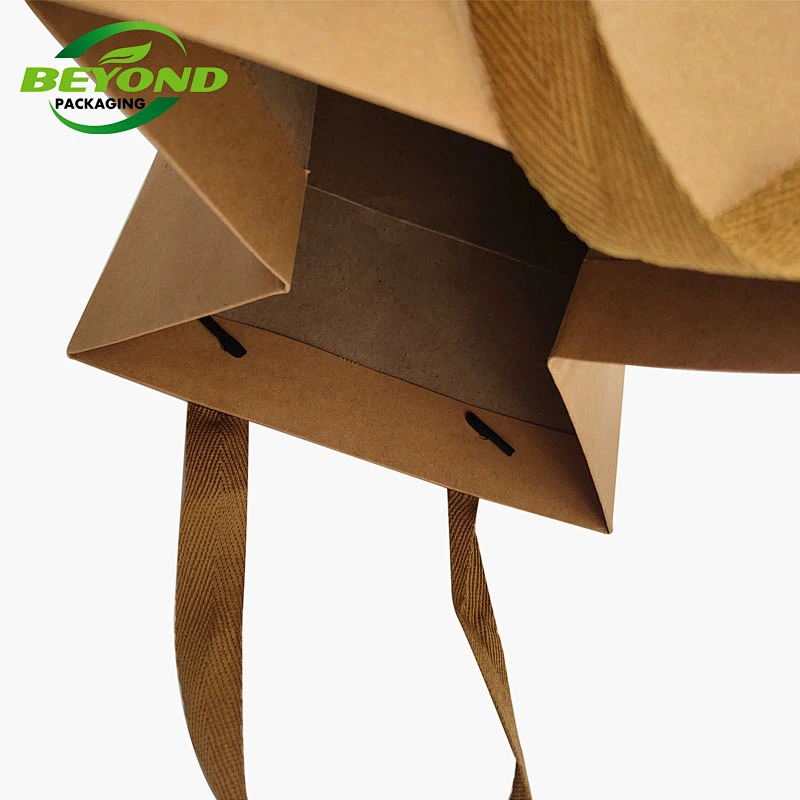 Christmas Packaging Shopping Paper Gift Bags With Customized Printing Gift Packing Bags With Handle Biodegradable Material