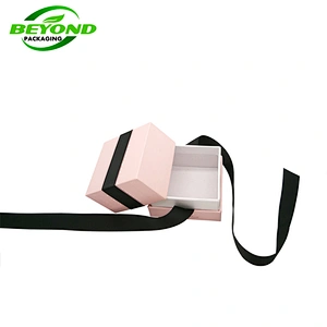 Environmentally Friendly Luxury Paper Gift Box Pink Color Square Shape  For Jewelry