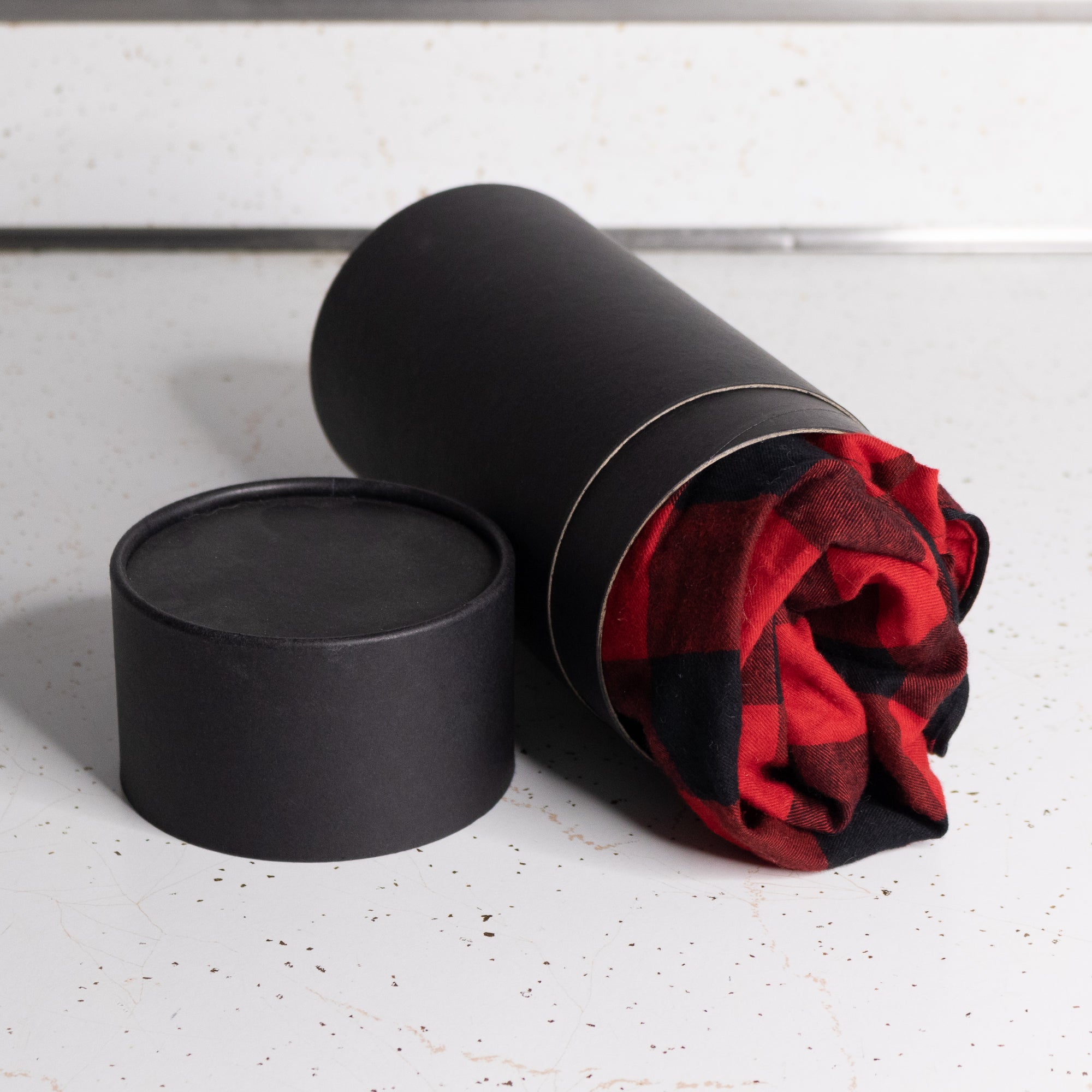Wholesale Biodegradable Customized Design Eco-Friendly Cylinder Cardboard  T-shirt Socks Paper Tubes Packaging For Clothes