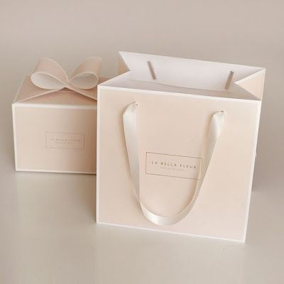Luxury Direct Sales Wholesale Custom Design Logo Bouquet Gift Wedding Gift Shopping Paper Bag Packaging