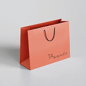 New Design Gift Paper Christmas Shopping Bag With Handle,Recycled Custom Printing Kraft Paper Bag Packaging