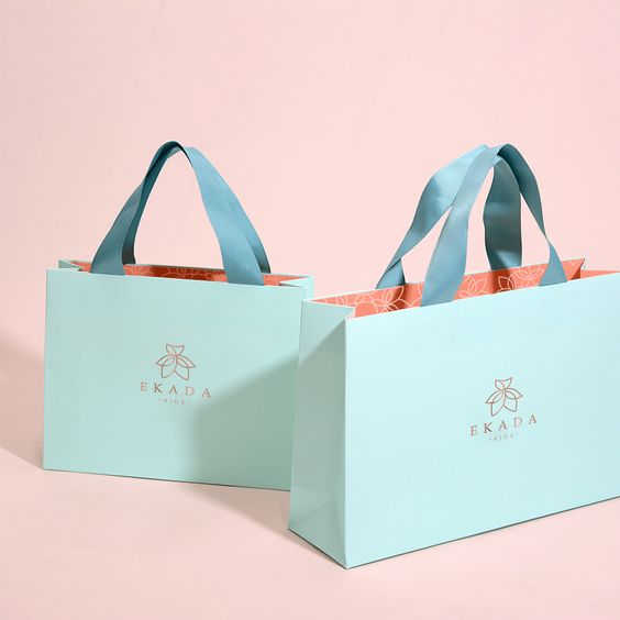 2023 New Styles Christmas Holiday Large Packaging For Custom Luxury Gifts Shopping Paper Bag Slim Gift Bag with Logo