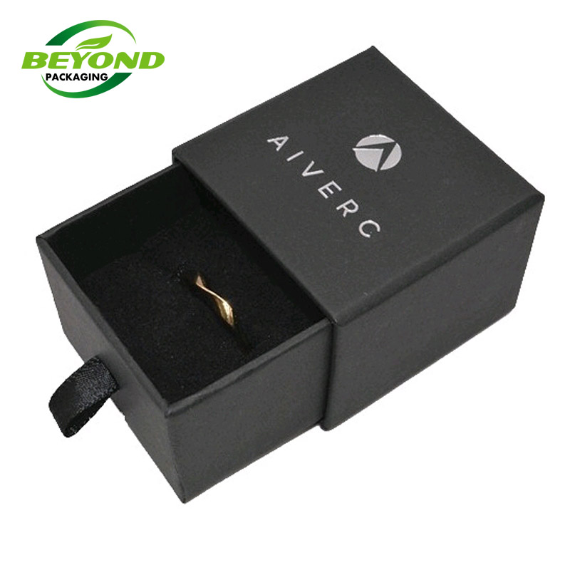 Wholesale Biodegradable Customized Fashion Design Jewelry Display Packaging White Black Packaging Paper Gift Boxes With Logo