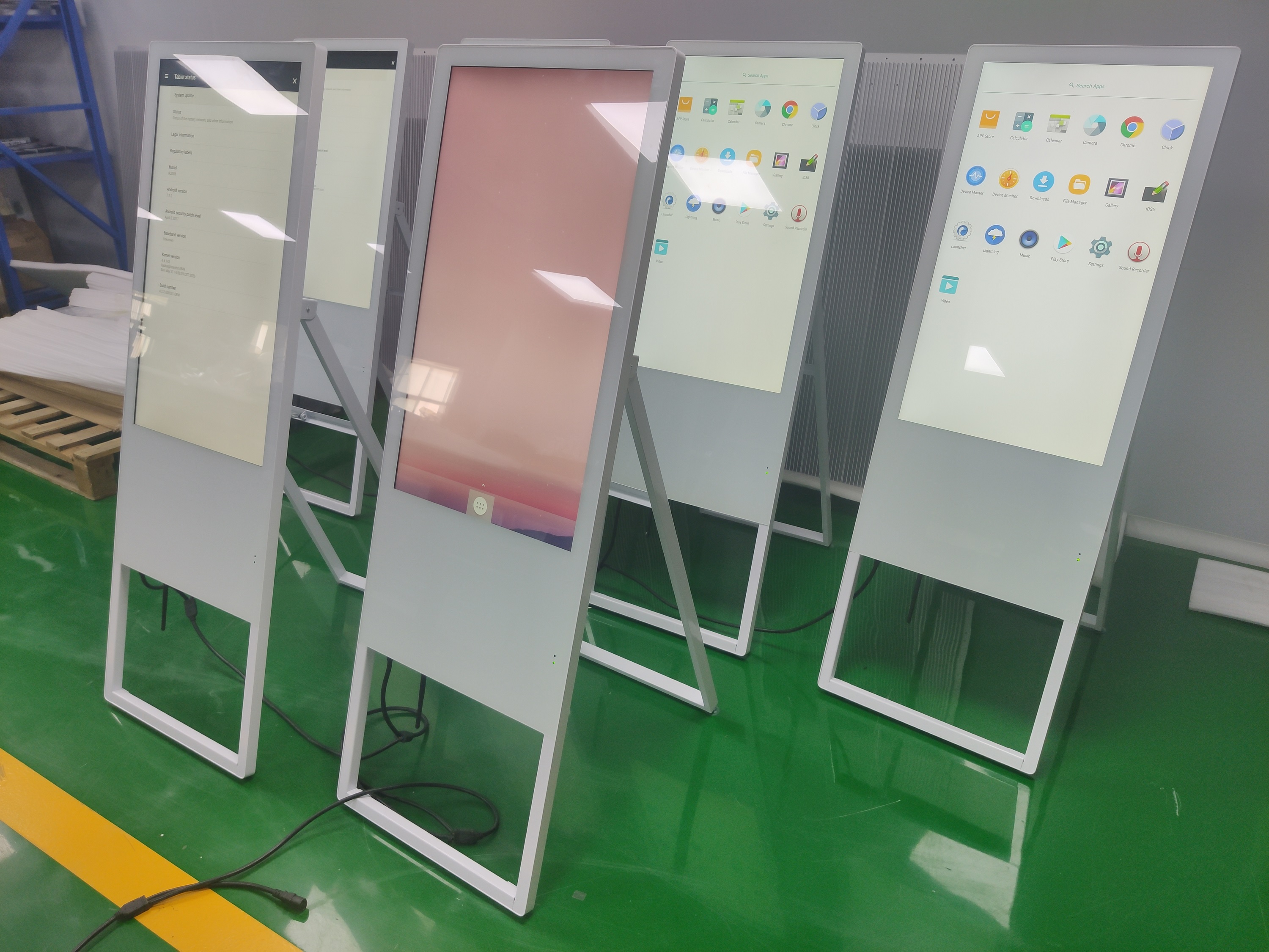 小 サイネージ - 可動デジタル サイネージ|ekaa.com