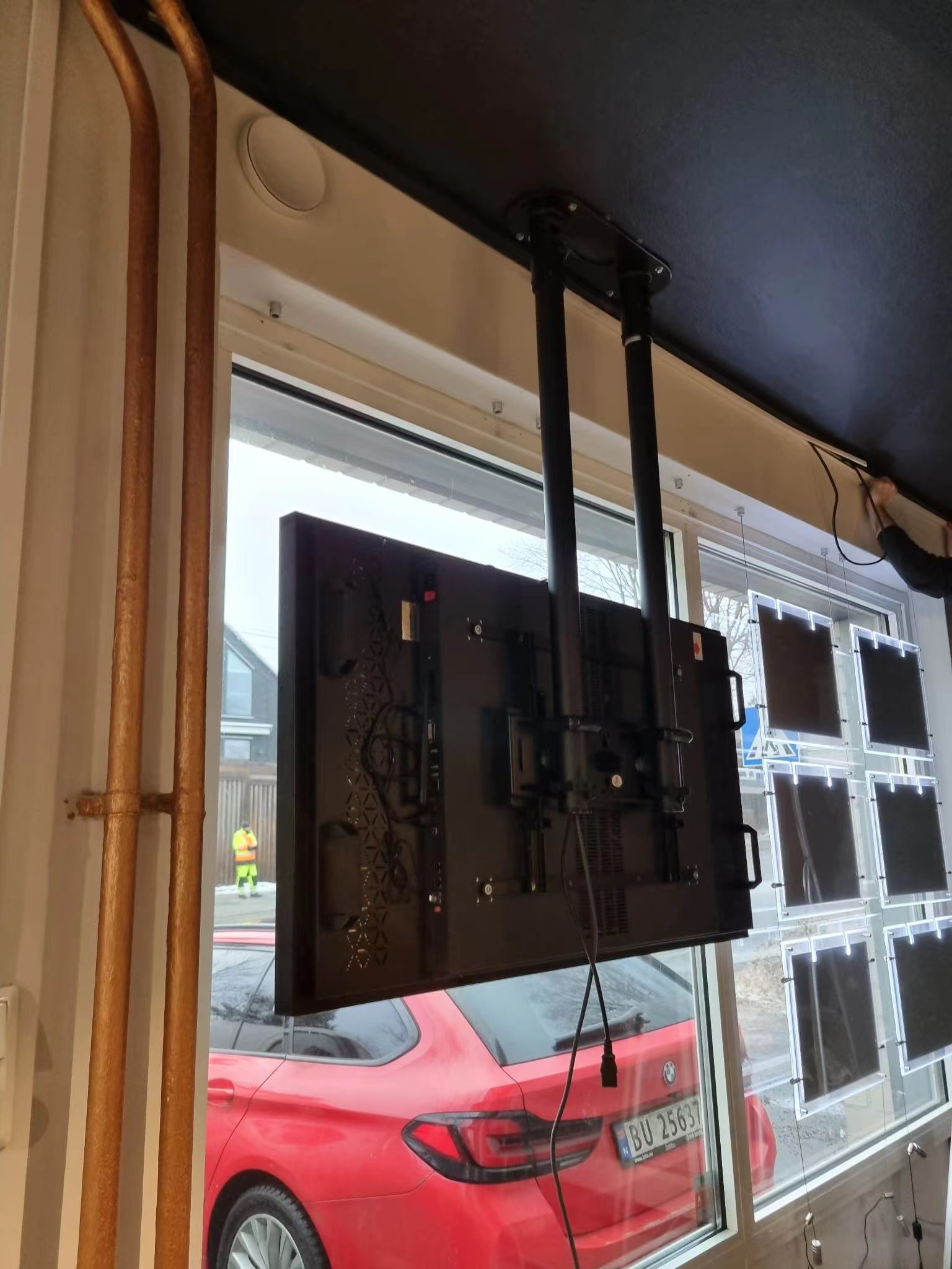 Single Sided High Brightness window facing displays