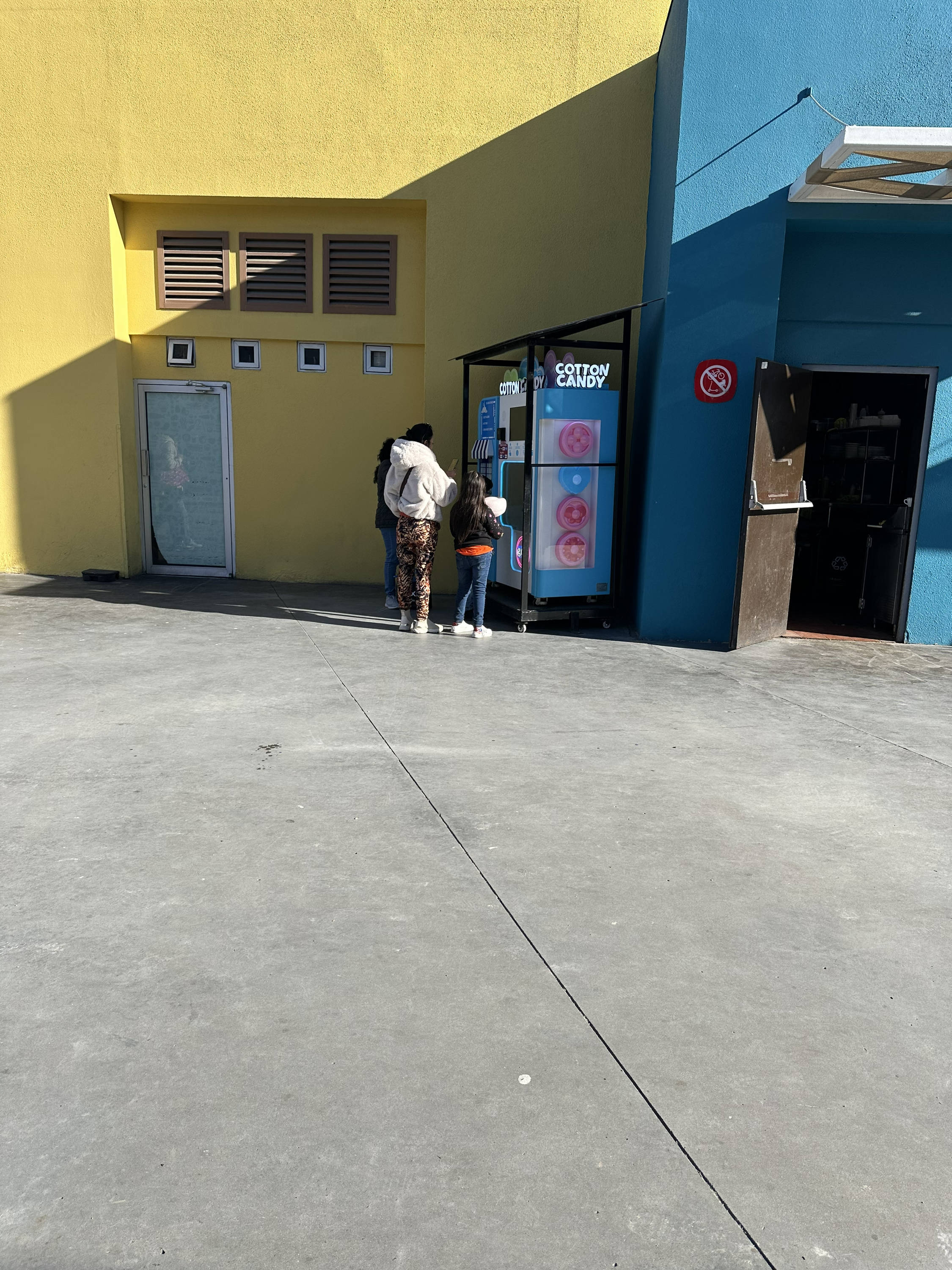 Micron Cotton Candy Vending Machine in Mexico