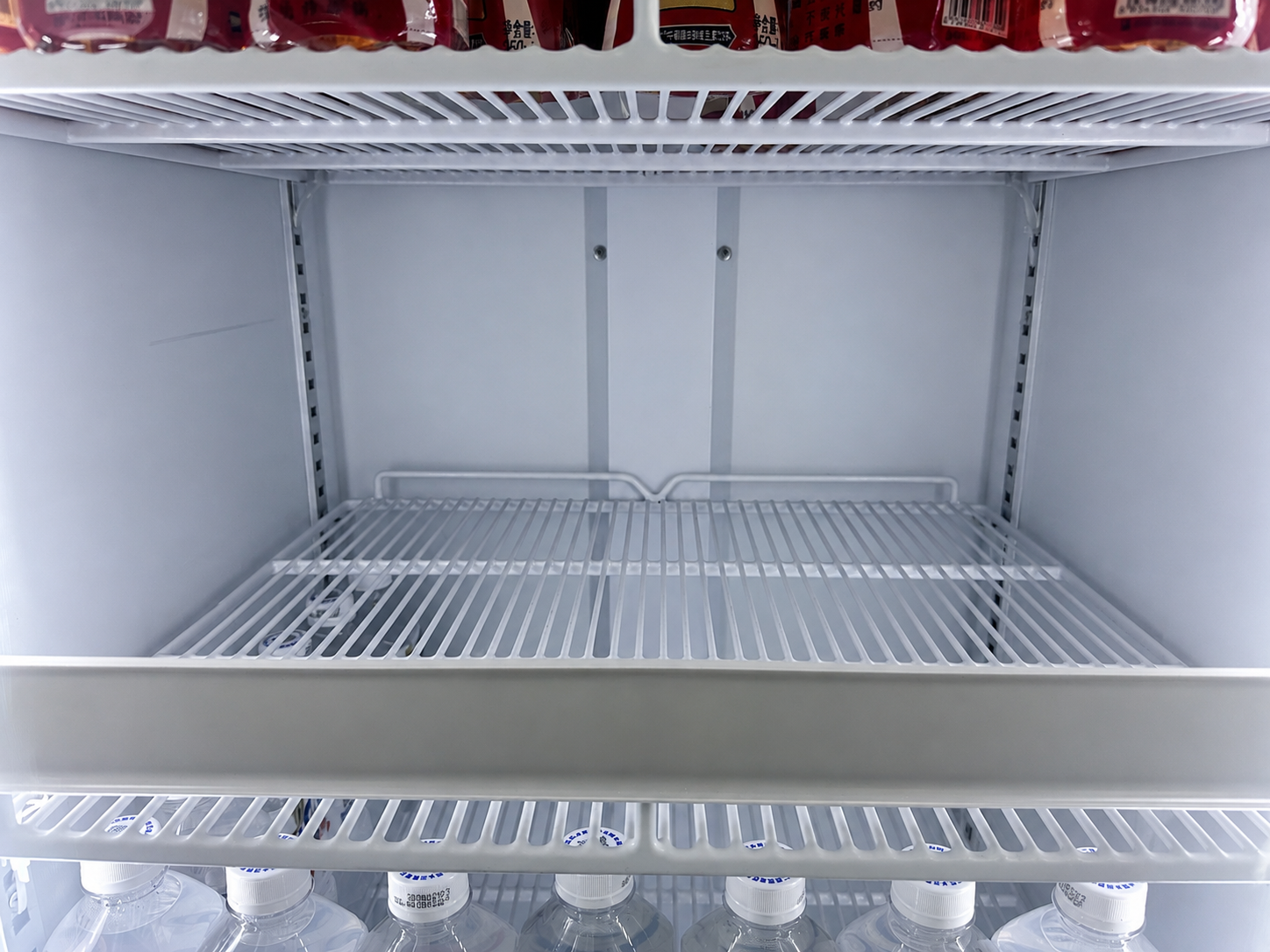 Flexible open shelf AI vending machine