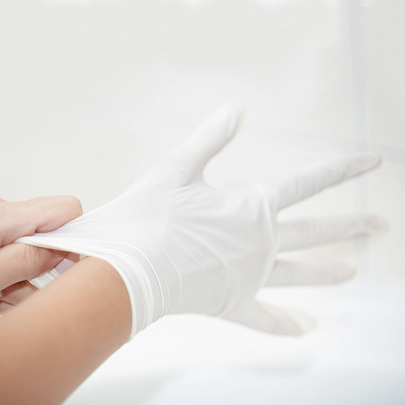 Wholesale disposable safety 9 inch examination latex gloves high-quality 100 pcs white pure nature latex gloves