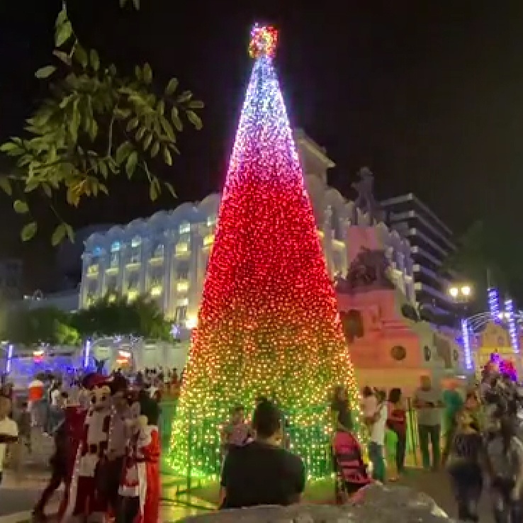 New Year Luxury Decoration Trees Commercial Giant Artificial Outdoor Christmas Trees