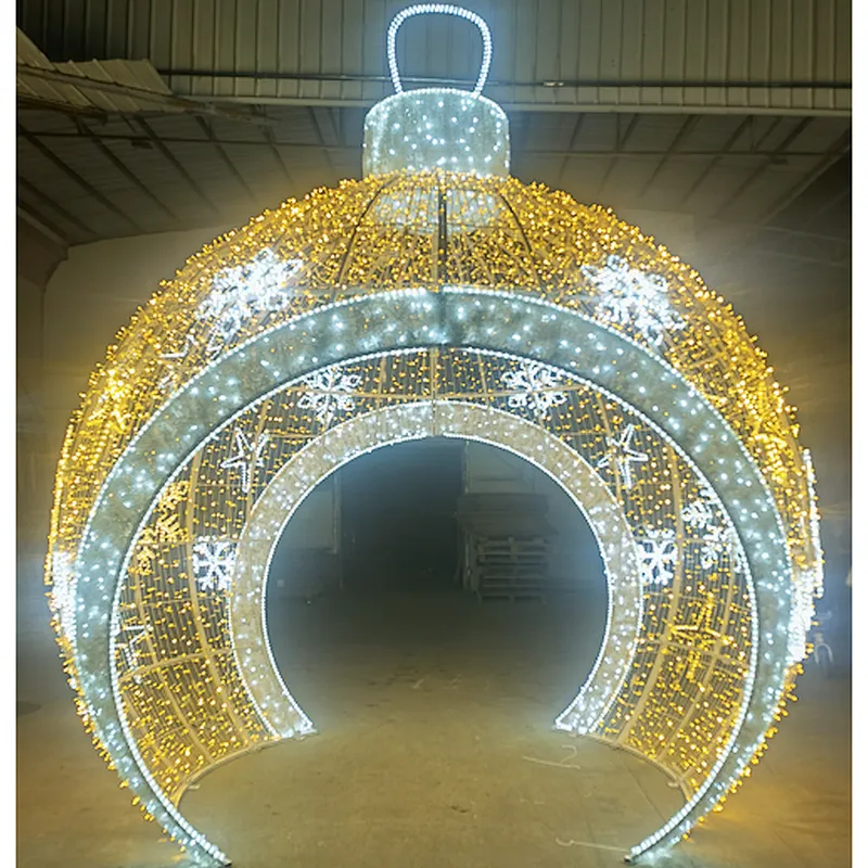 Custom-made Outdoor 3D ball lights with snowflakes decoration high  motif giant Christmas led light up ball with two door