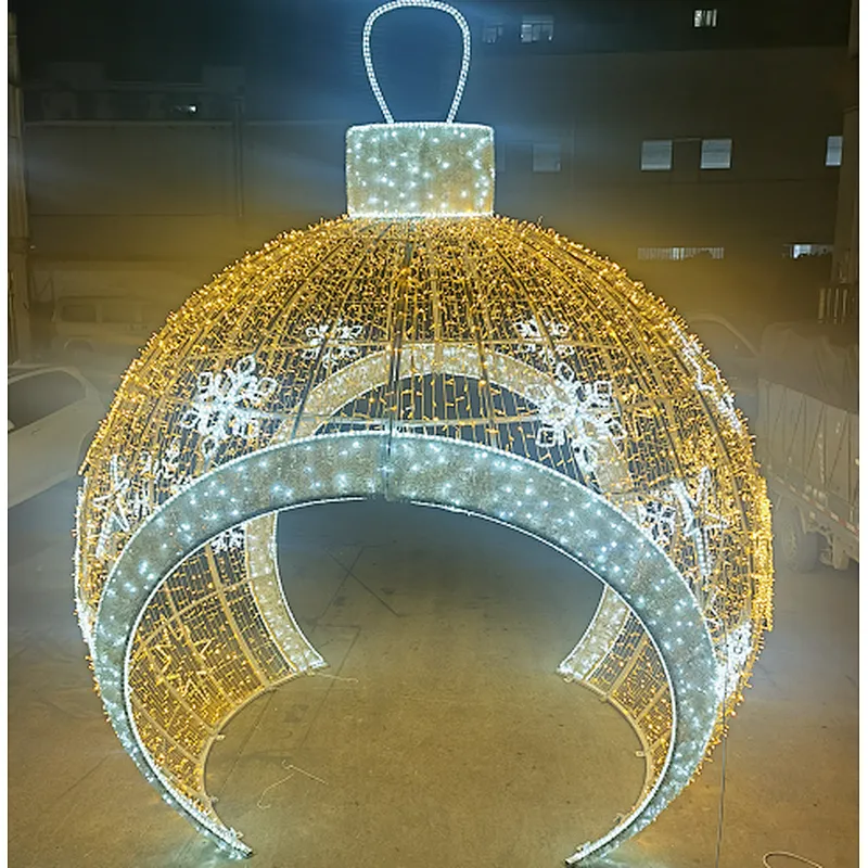 2022 golden color 4 m height Custom-made Outdoor 3 D gift box decorative high simulation  motif giant Christmas decoration