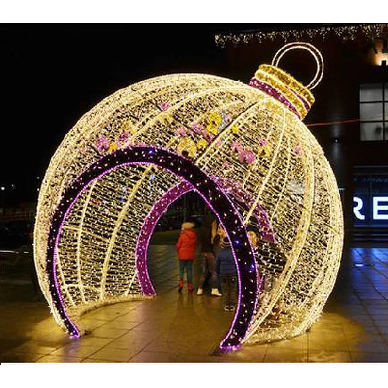 2022 golden color 4 m height Custom-made Outdoor 3 D gift box decorative high simulation  motif giant Christmas decoration
