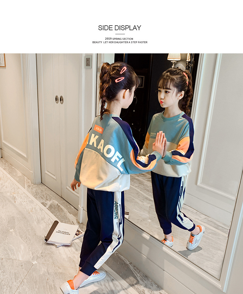 Set fashion girl in autumn clothes