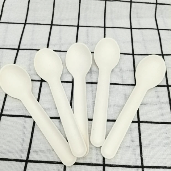 Disposable degradable tableware